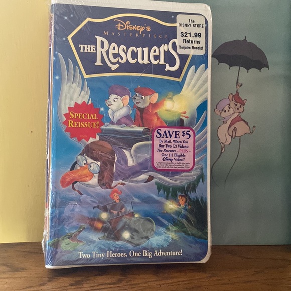 Disney’s The Rescuers- Exclusive Lithograph, Unopened VHS Tape and Pin Set - Picture 3 of 5